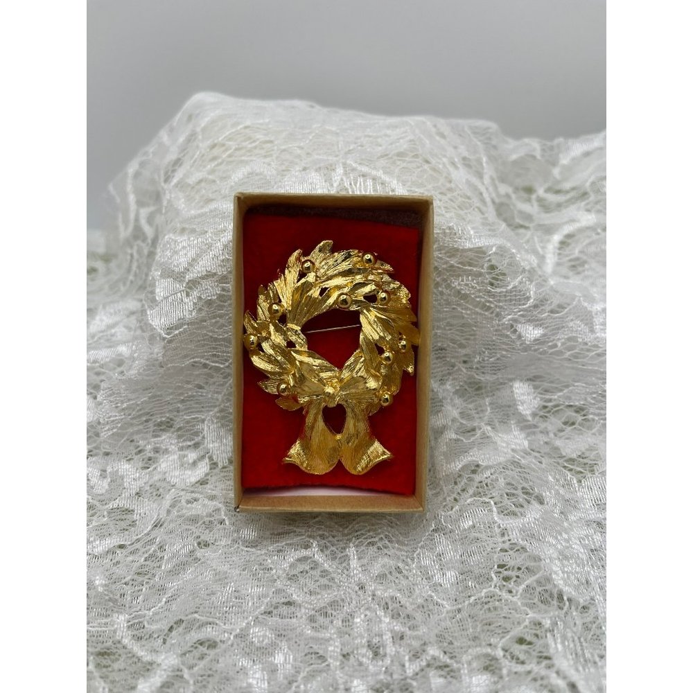 Napier Vintage Gold Tone Holiday Wreath Brooch - Picture 11 of 11